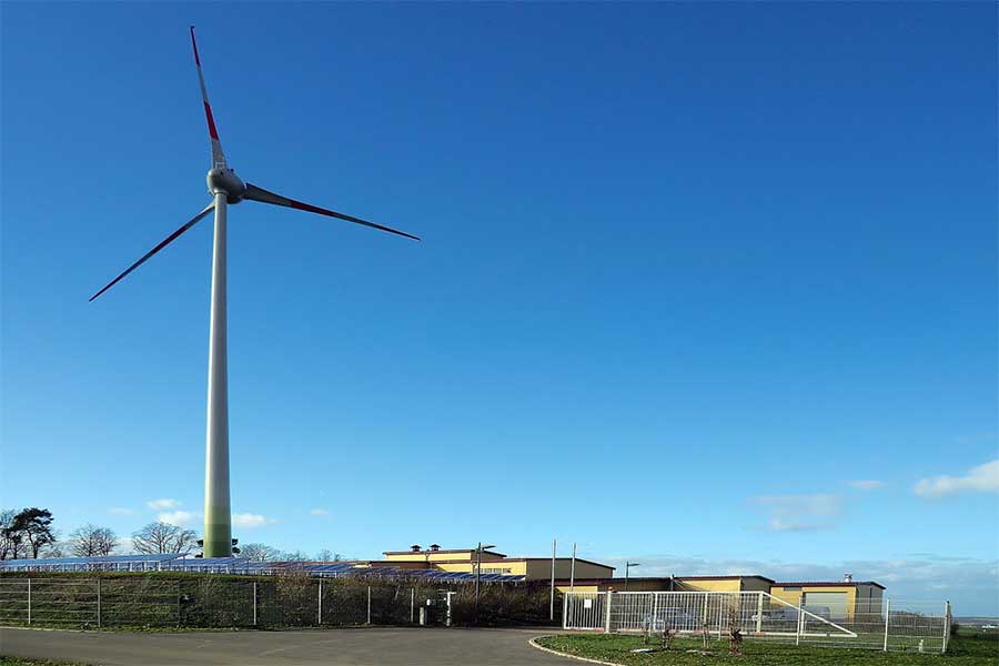 Windkraftanlage beim Wasserwerk Bronn